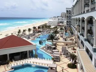 No Elevator Needed 10 Cancun Resorts with Easy Stair Access To Rooms