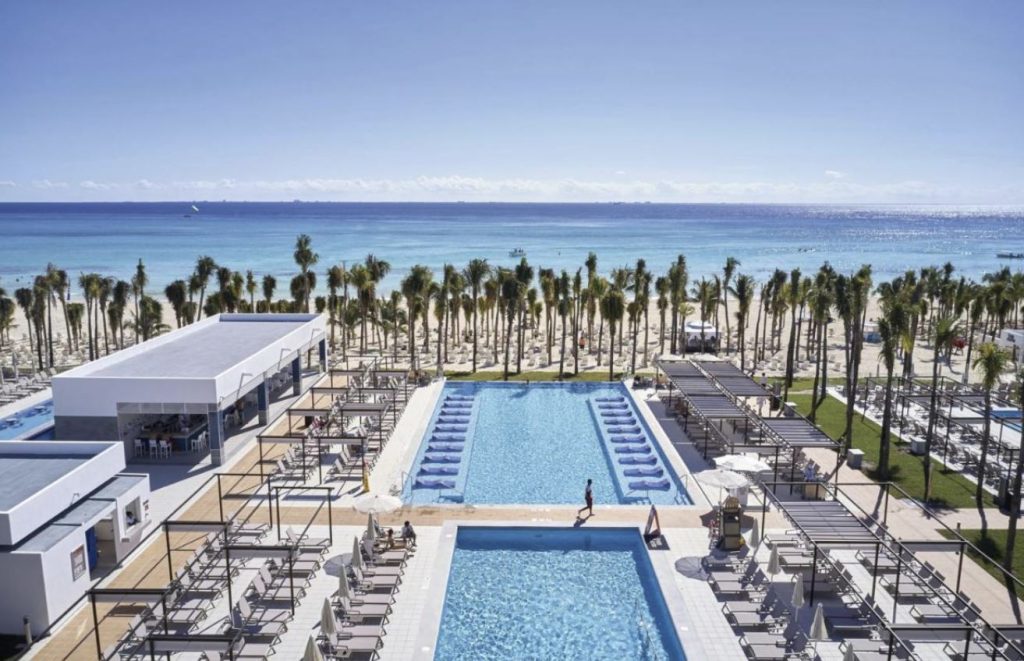 Riu Palace Riviera Maya - All Inclusive spotless pool area