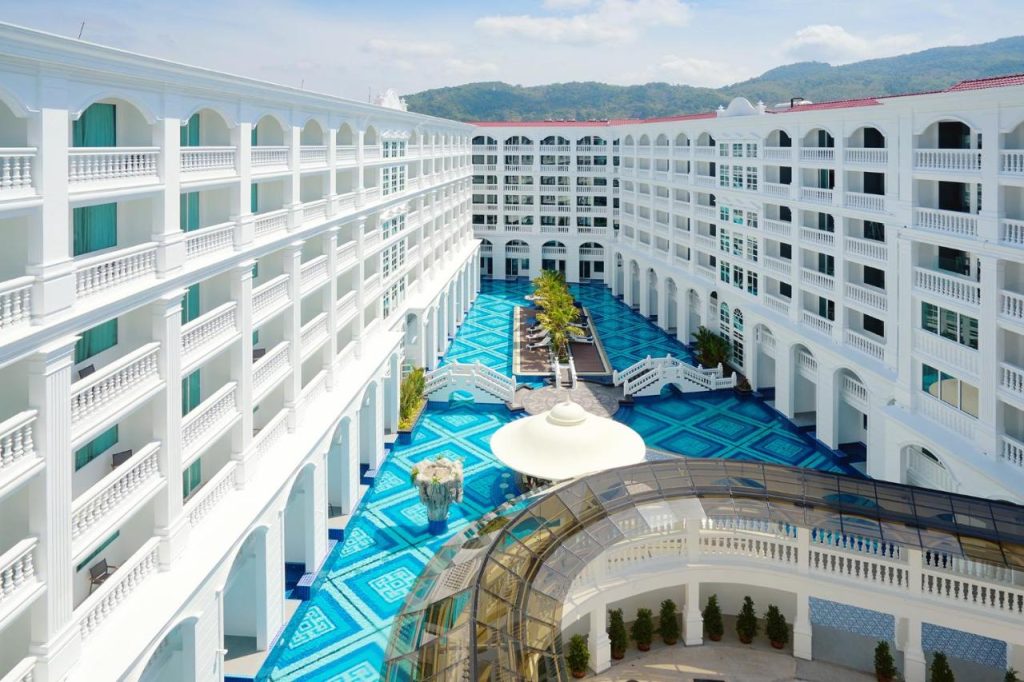 Mövenpick Myth Hotel Patong Phuket Spotless Pool area